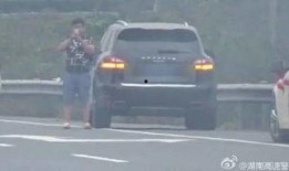 吃瓜群众看到车祸