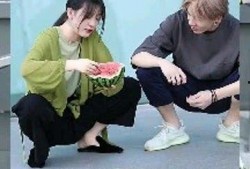 围观吵架吃瓜,围观吵架，吃瓜群众现场直播