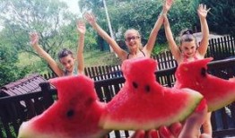 吃瓜群众小孩成都,成都小吃瓜群众小孩的欢乐时光