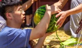 最新大学吃瓜视频,揭秘大学吃瓜视频背后的热点事件