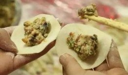 信阳农林吃瓜,瓜果飘香，田园风光尽收眼底