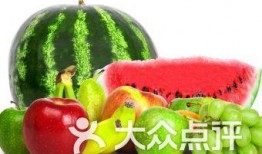 大连情侣吃瓜,共享夏日浪漫时光