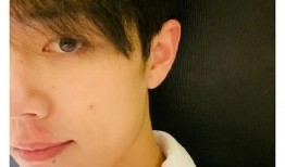 肖战和李沁吃瓜