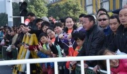 围观吃瓜群众开会,揭秘网络热议背后的故事
