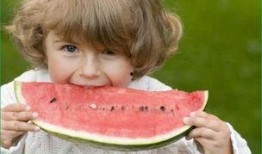 中暑吃瓜,中暑后吃瓜的神奇疗效揭秘