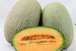 孕晚期睡前吃哈密瓜好吗,孕晚期睡前适量食用哈密瓜的益处与注意事项