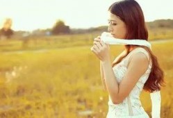 在家吃瓜闲时赏花,在家吃瓜赏花，尽享生活雅趣