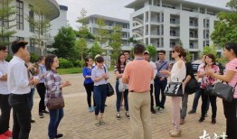 梅州华侨中学吃瓜,校园吃瓜文化盛行，揭秘学生们的夏日消暑秘籍