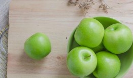 梦见女人给我瓜吃,揭秘梦见女人给我瓜吃的寓意与启示