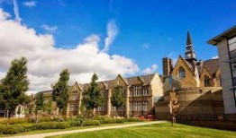 英国利兹大学吃瓜,揭秘英国校园里的“吃瓜”盛况