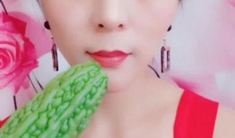 女孩吃凉瓜,女孩的凉瓜美食之旅