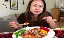 外国大妈吃瓜,揭秘她们的热议话题与社交圈