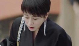 母亲吃瓜吃到自己头上,母亲吃瓜不慎“自食其果”