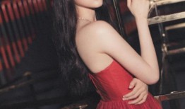 欧阳娜娜吃瓜蛋糕,甜蜜瓜香引发网友热议